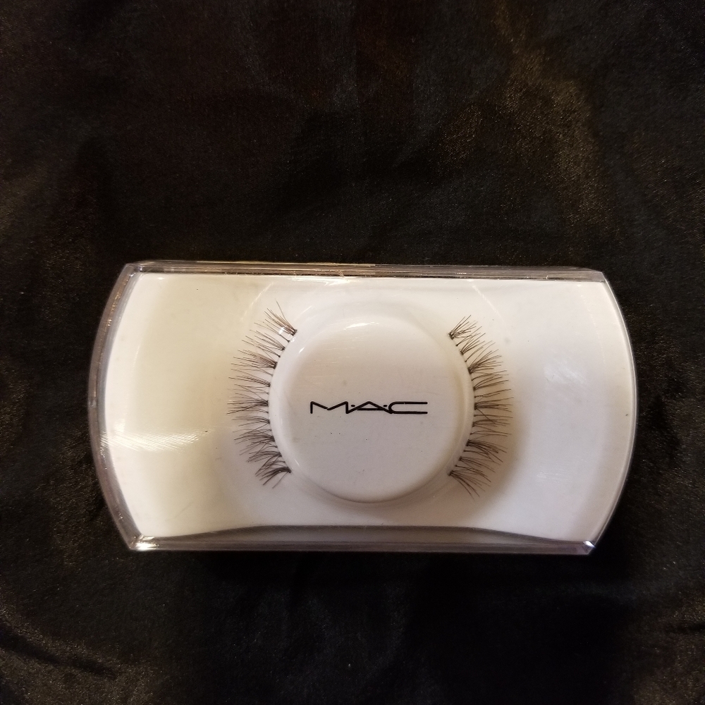 MAC Eyelashes - Picture 2 of 3